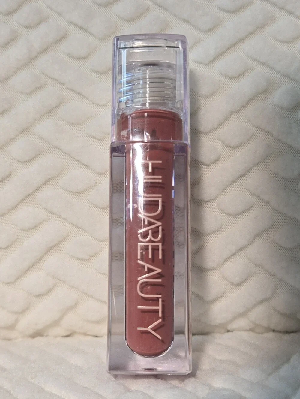 Huda Beauty Faux Filler Extra Shine Non-Sticky Lip Gloss (Shade: Bombshell)